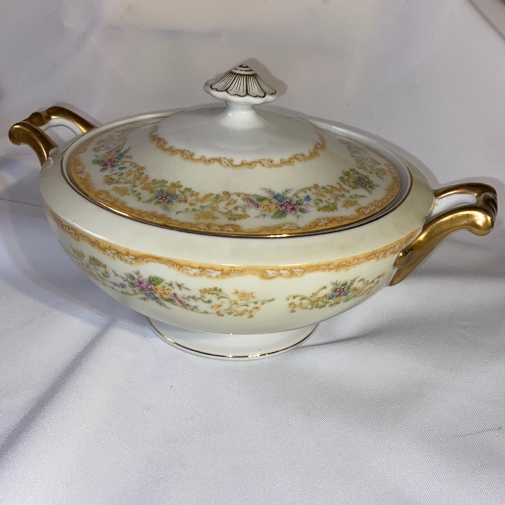 National China dish w top